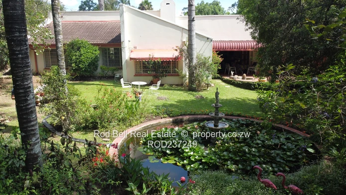 Free standing 3-bedroom townhouse in well-established complex