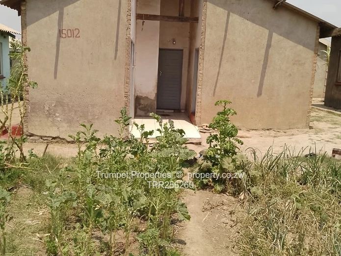Kuwadzana 2-Bed Home with Veg Garden & Outdoor Sink