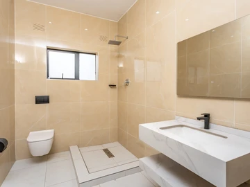 3 Bedroom Flat & Apartment