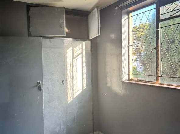 2 Bedroom Flat & Apartment