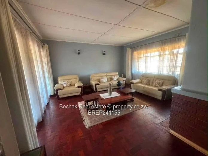 Classic Kumalo Bungalow: 4 Beds, Pool & Large Garden