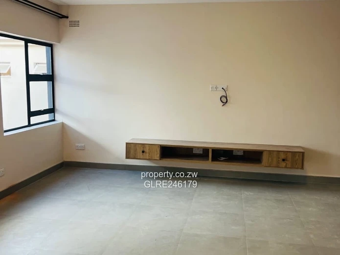 Modern 4-Bed Bluff Hill House with Borehole & Driveway