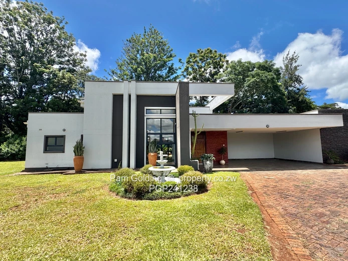 Upmarket Townhouse - Helensvale 