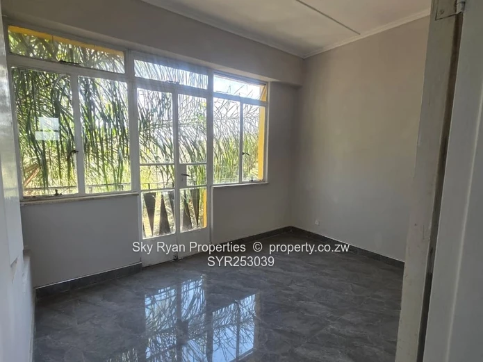Avenues 2 Bed Flat To Let 