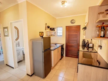 2 Bedroom Flat & Apartment
