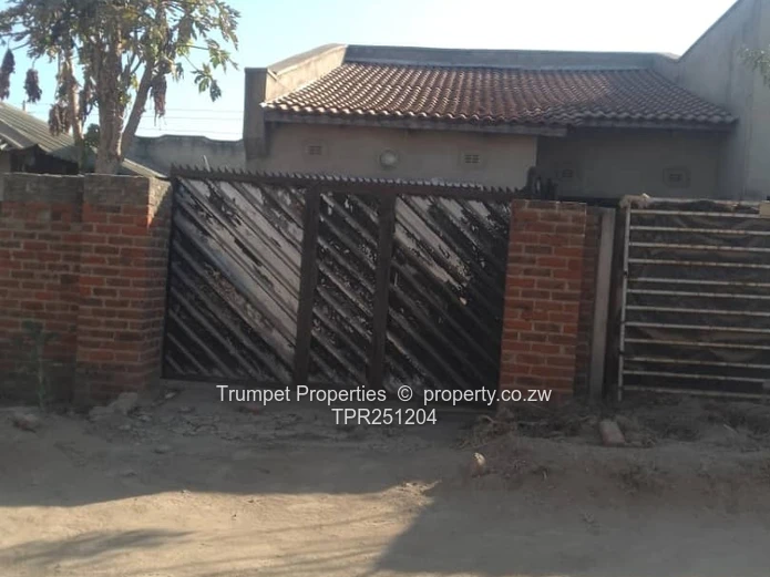 5 Bedroom Home in Budiriro 5b For Sale