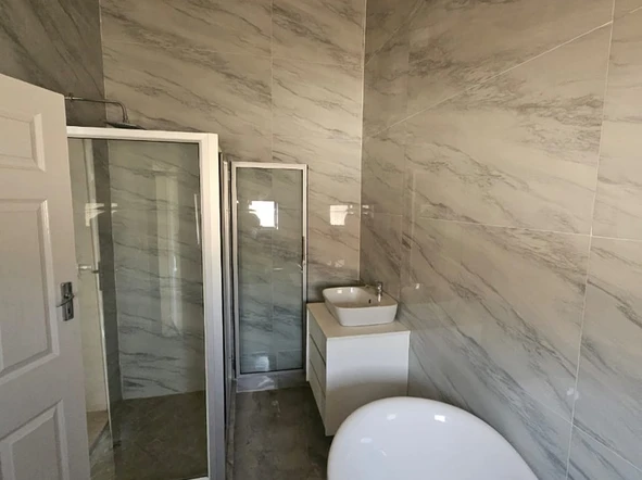 3 Bedroom Flat & Apartment