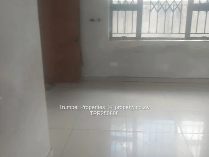 Mufakose Ext 4-Bed House – Borehole, Walled Yard & Security Gate (Sole Mandate)