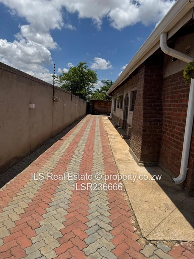 Spacious 4-Bedroom Family Home to let in Bluffhill