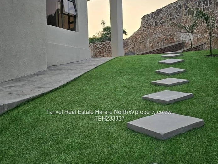 **For Sale: Exquisite 4-Bedroomed  Luxury Home in Folyjon, Glen Lorne.Deeds