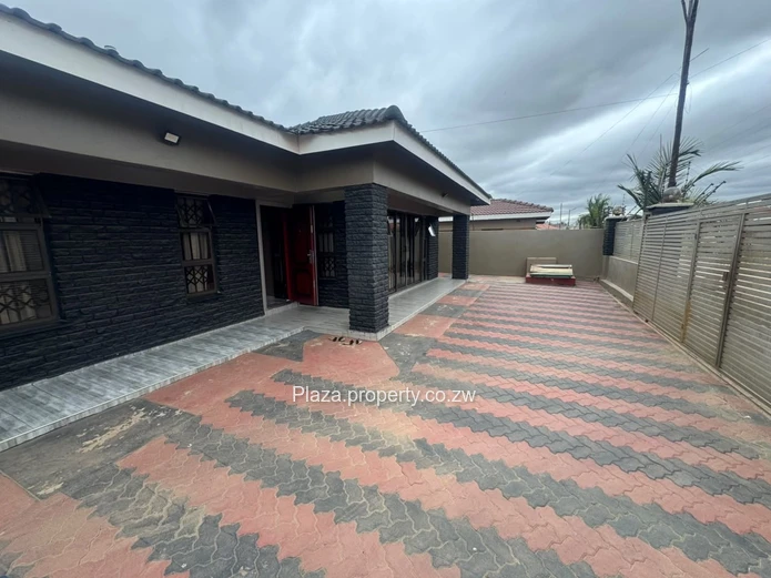 Modern 4- Bedroom Home for sale in Madokero