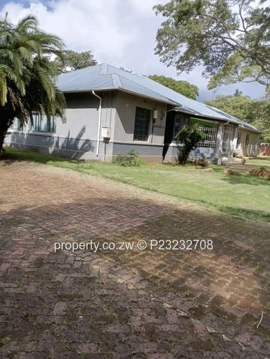 Newlands Office: 780m² with 10 Big Offices + a Conference Space on 6,100m² — Paved Drive & Borehole