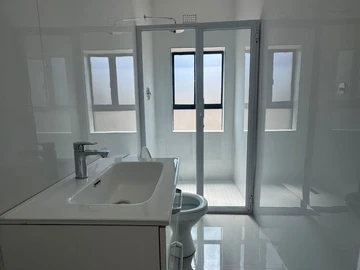 3 Bedroom Flat & Apartment