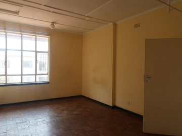 2 Bedroom Flat & Apartment