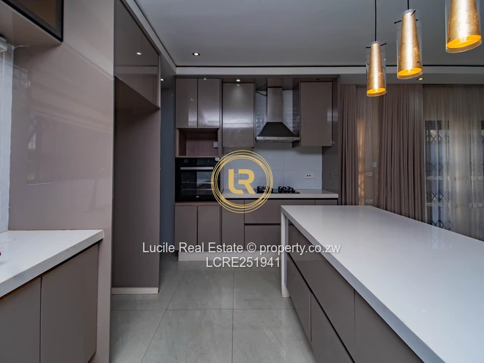 Contemporary Living in Nyeredzi Ridge