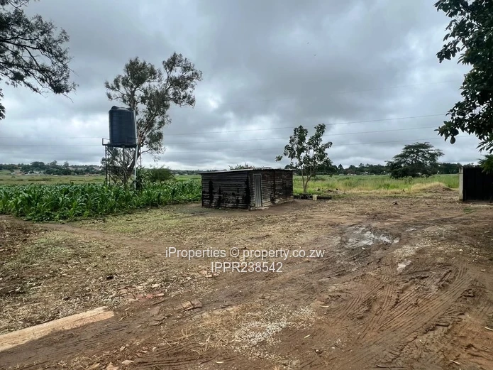 3,300sqm Stand with Title Deeds and Serviced 3-Bedroom Cottage