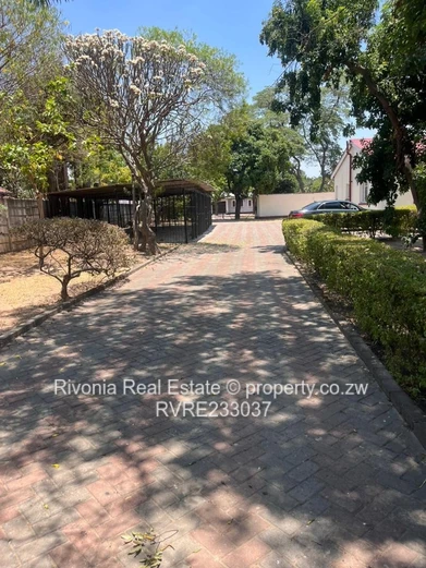 Charming house large land ideal for redevelopment 