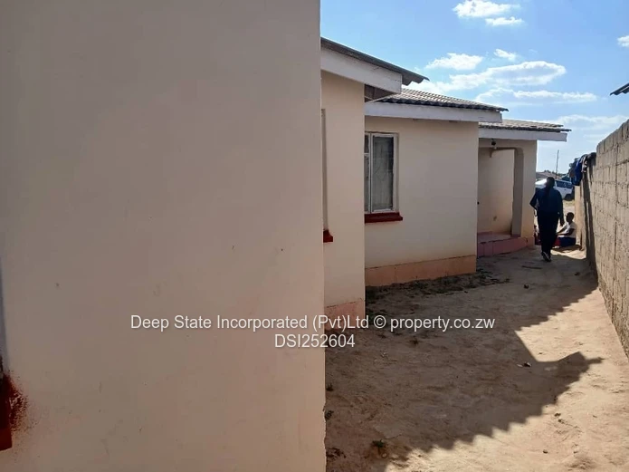 Chitungwiza manyame park house for sale 