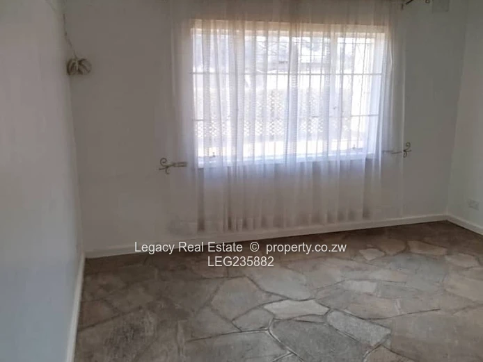 Modern Garden Flat,with Solar,Borehole and Electric Fence