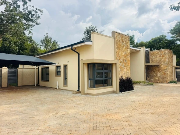 3 Bedroom Flat & Apartment