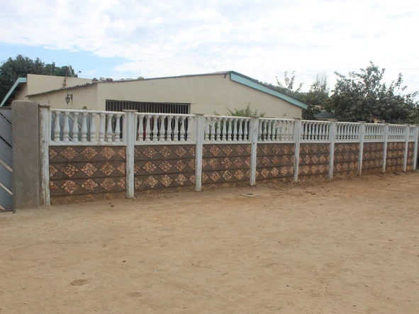 Spacious 5-Bedroom Oasis with Cottage and Top-Notch Security