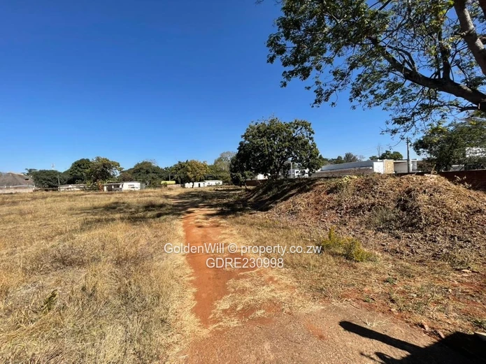 Land for sale in pomona,Borrowdale 