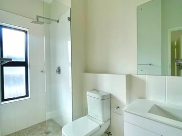 2 Bedroom Flat & Apartment