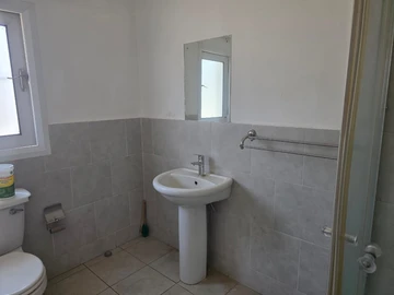2 Bedroom Flat & Apartment