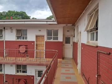 2 Bedroom Flat & Apartment