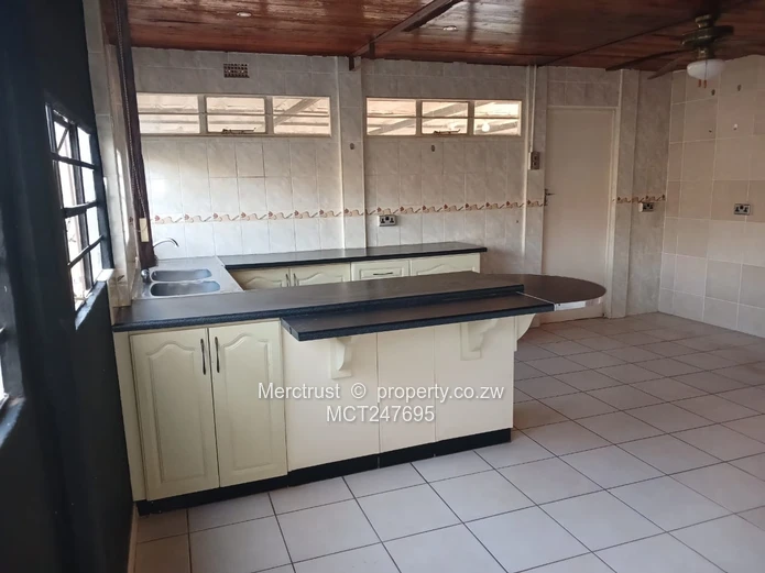 Charming spacious 2 bedroom cottage!