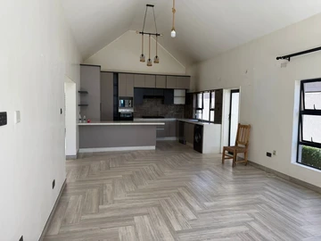 4 Bedroom Flat & Apartment