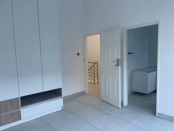 4 Bedroom Garden Flat