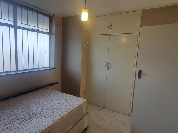 2 Bedroom Flat & Apartment