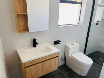 2 Bedroom Flat & Apartment