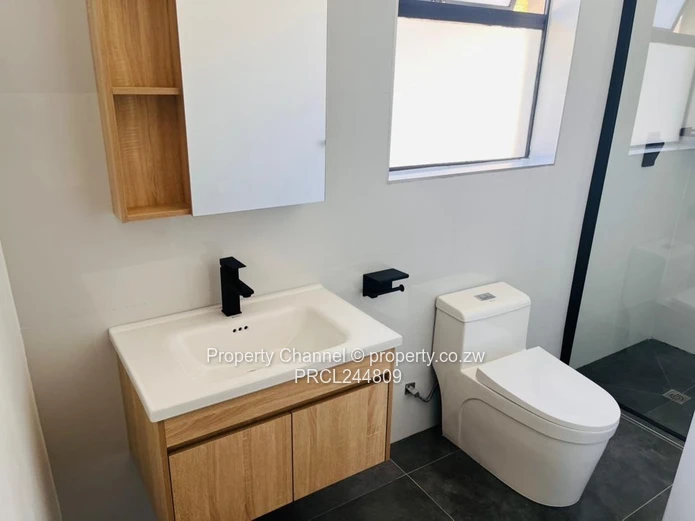 Modern 2-Bed Strathaven Apartment with Pool & Borehole