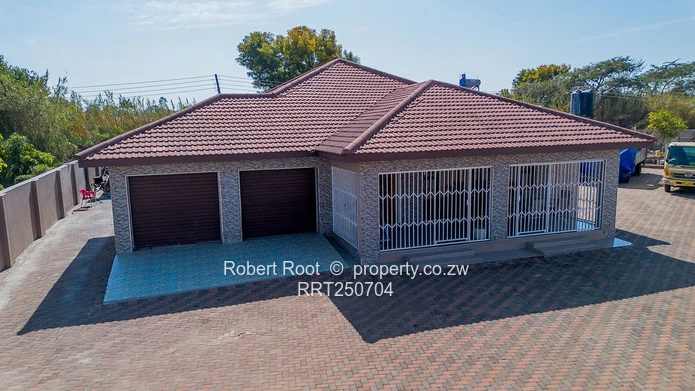 House for sale in Monavale