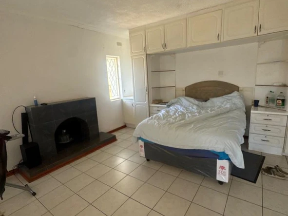6 Bedroom House