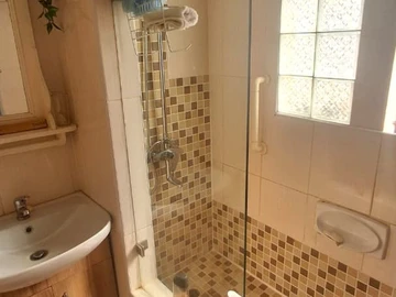 2 Bedroom Flat & Apartment