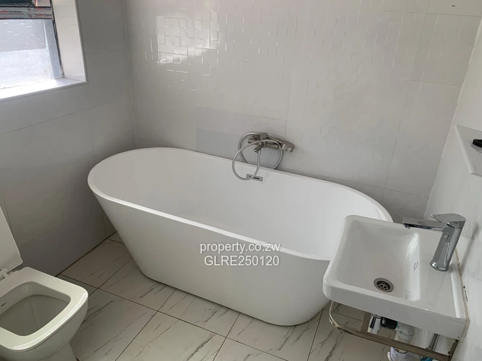 3BR/3BA Quinnington, Harare North — Glass Showers & Borehole