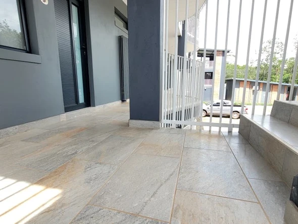 2 Bedroom Flat & Apartment