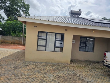 2 Bedroom Flat & Apartment