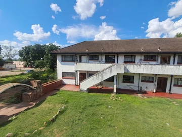 2 Bedroom Flat & Apartment