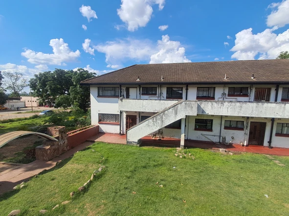 2 Bedroom Flat & Apartment