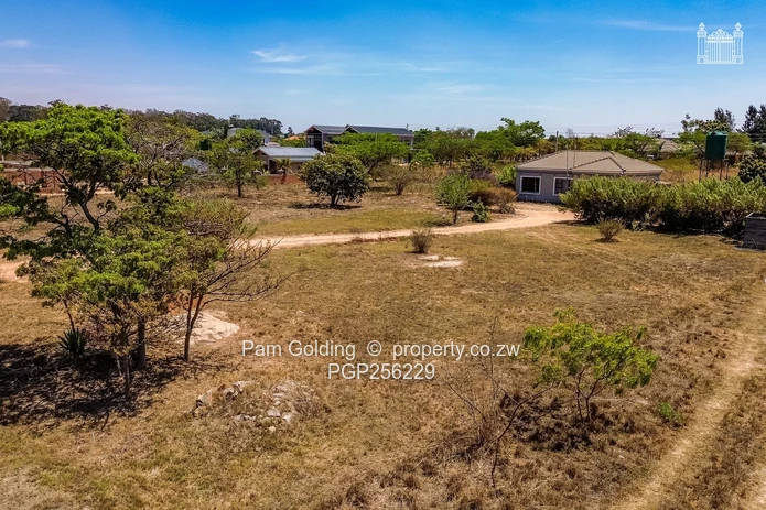 Prime 2,000sqm stand with cottage!