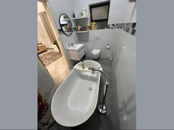 4 Bedroom Flat & Apartment