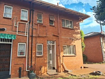 2 Bedroom Flat & Apartment