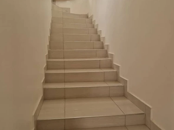 6 Bedroom House