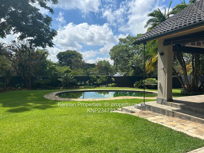 Upmarket Furnished 3 Bedroom Home in good area (Sole Mandate)