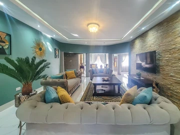 6 Bedroom House