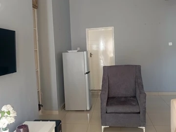 2 Bedroom Flat & Apartment